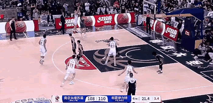 山东篮板拼抢积极