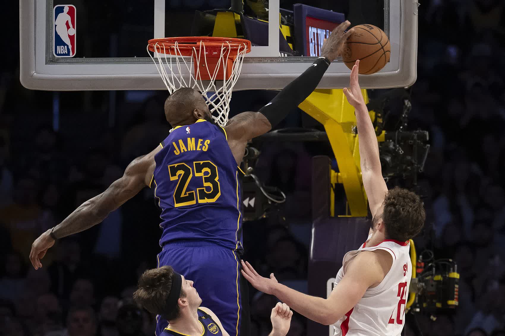 百家乐游戏_关于洛杉矶湖人NBA战胜丹佛掘金詹姆斯关键突破的信息